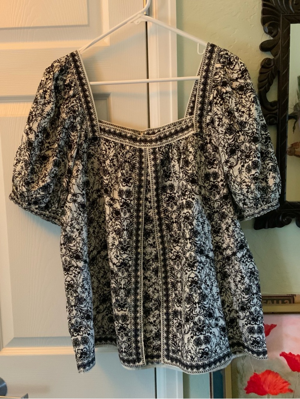 Max Studio Black and Cream Floral Peasant Tunic